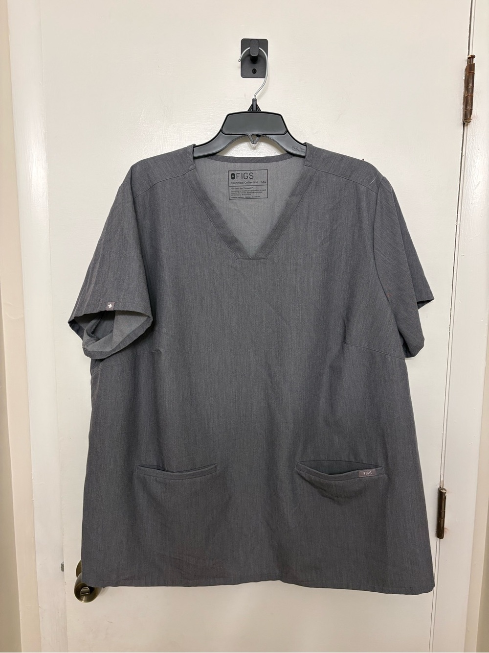 FIGS Casma 3-pocket Scrub Top Technical Collection Gray Plus Size 4XL
